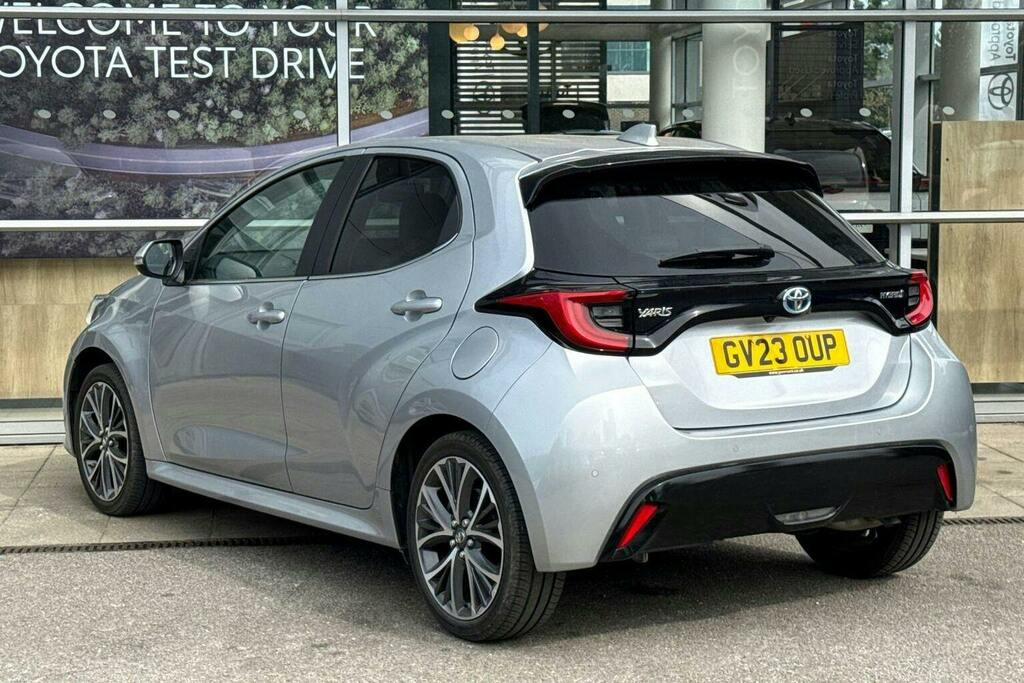 Toyota Yaris 1.5 Vvt H Excel Hatchback Hybrid E Cvt GV23OUP Silver #4
