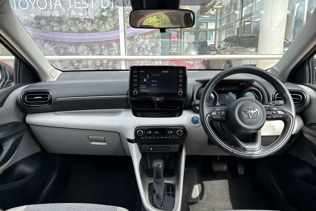 Toyota Yaris 1.5 Vvt H Excel Hatchback Hybrid E Cvt Red #6
