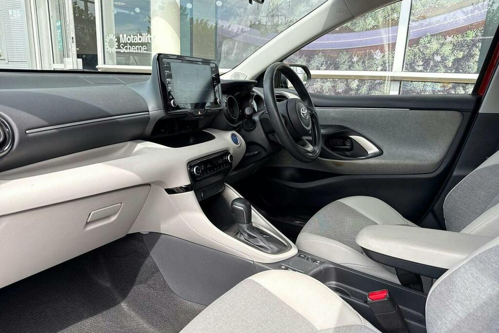 Toyota Yaris 1.5 Vvt H Excel Hatchback Hybrid E Cvt Red #5