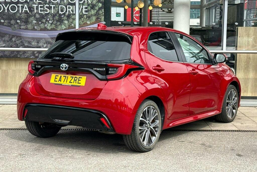 Toyota Yaris 1.5 Vvt H Excel Hatchback Hybrid E Cvt Red #2