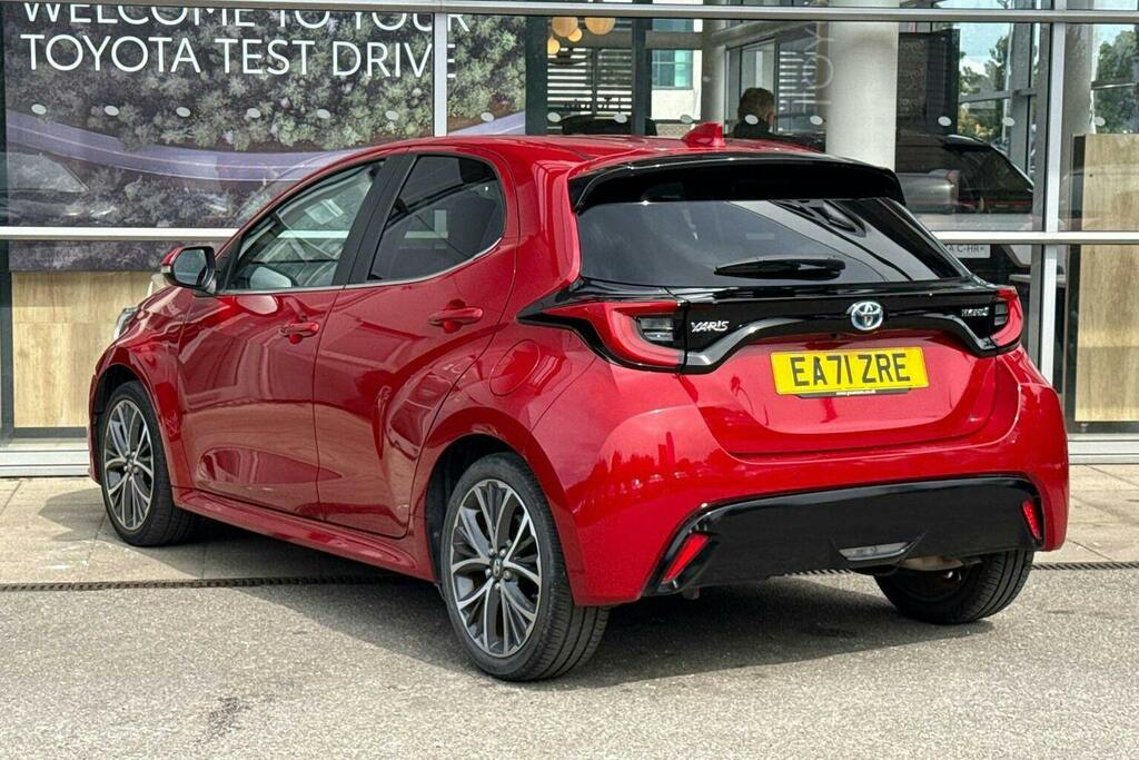 Toyota Yaris 1.5 Vvt H Excel Hatchback Hybrid E Cvt Red #4