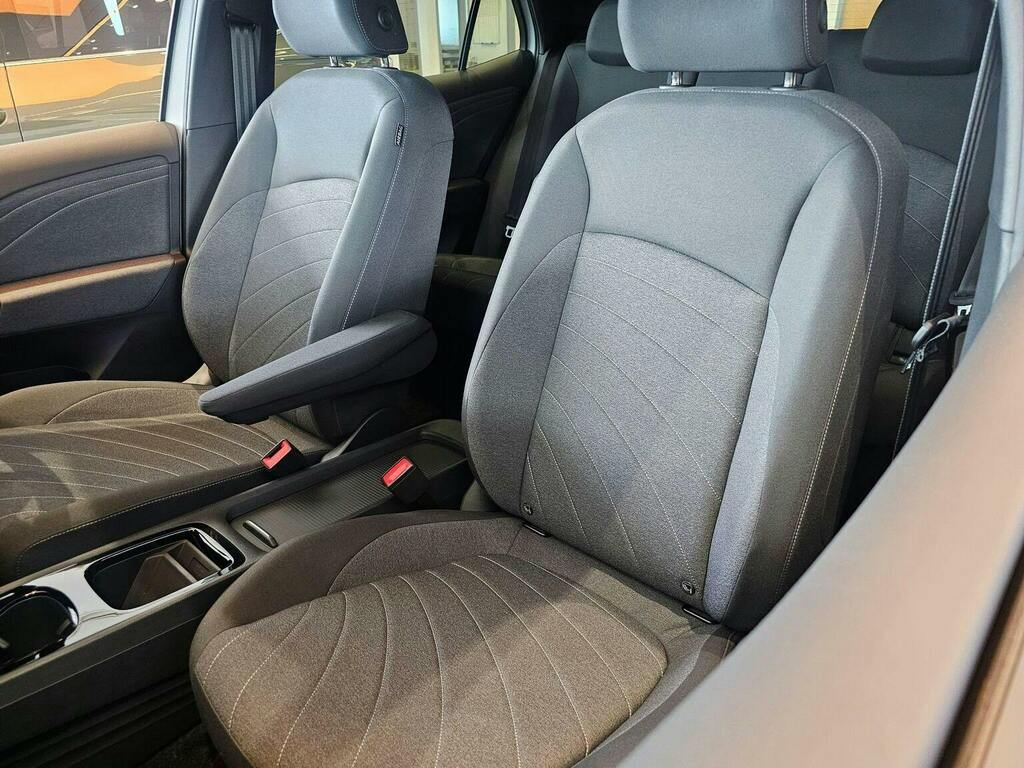 Volkswagen ID.3 Pro 59Kwh Match Hatchback White #4