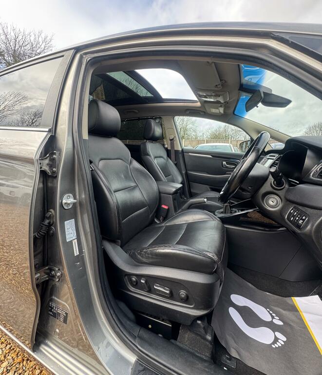 Kia Carens 2 Silver #24