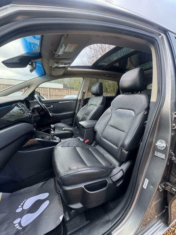 Kia Carens 2 Silver #35