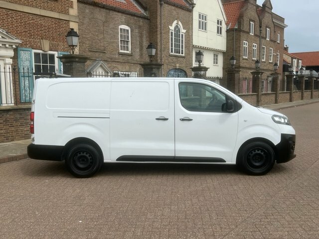 Vauxhall Vivaro 2020 1.5 Turbo D 2900 Dynamic Panel Van 6Dr White #2
