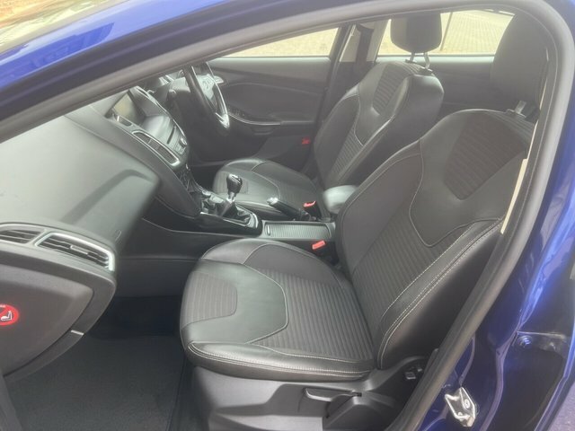 Ford Focus Hatchback White #7