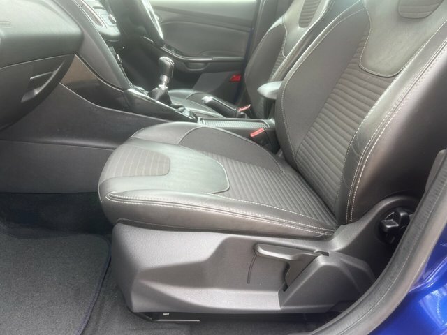 Ford Focus Hatchback White #6