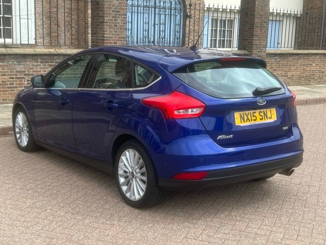 Ford Focus Hatchback White #25