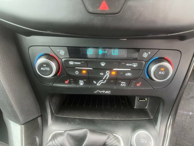 Ford Focus Hatchback White #15