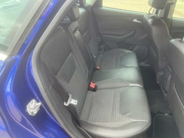 Ford Focus Hatchback White #8