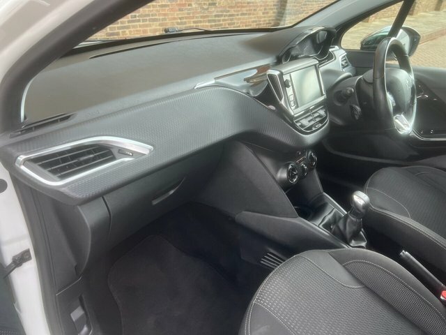Peugeot 208 1.2L Tech Edition Black #18