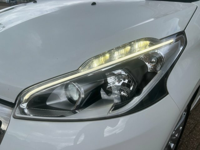 Peugeot 208 1.2L Tech Edition Black #4