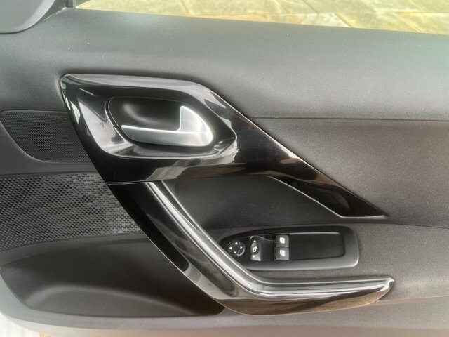 Peugeot 208 1.2L Tech Edition Black #16