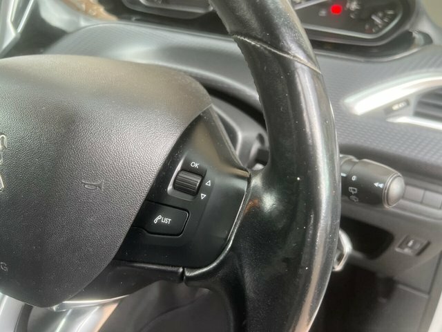 Peugeot 208 1.2L Tech Edition Black #9