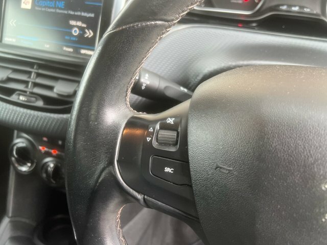 Peugeot 208 1.2L Tech Edition Black #10