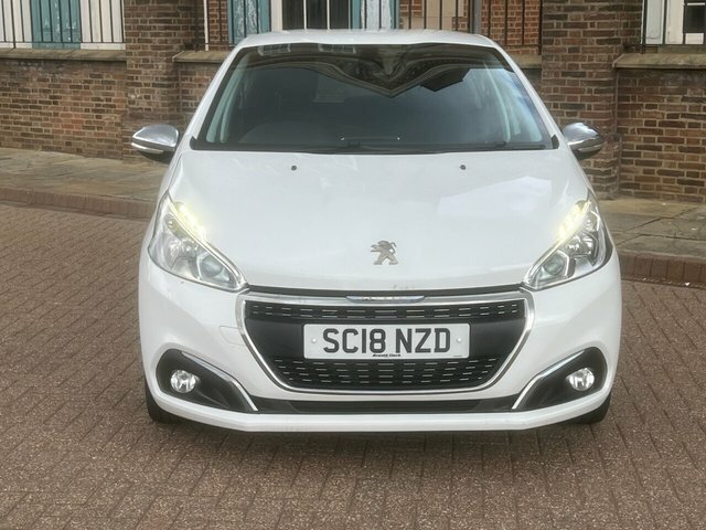 Peugeot 208 1.2L Tech Edition Black #2