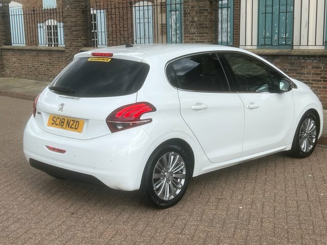 Peugeot 208 1.2L Tech Edition Black #14