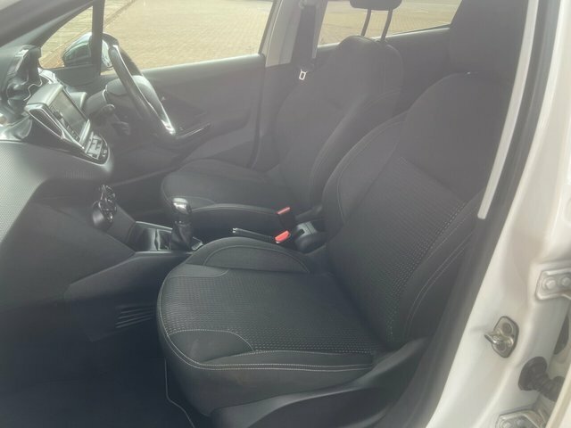 Peugeot 208 1.2L Tech Edition Black #19
