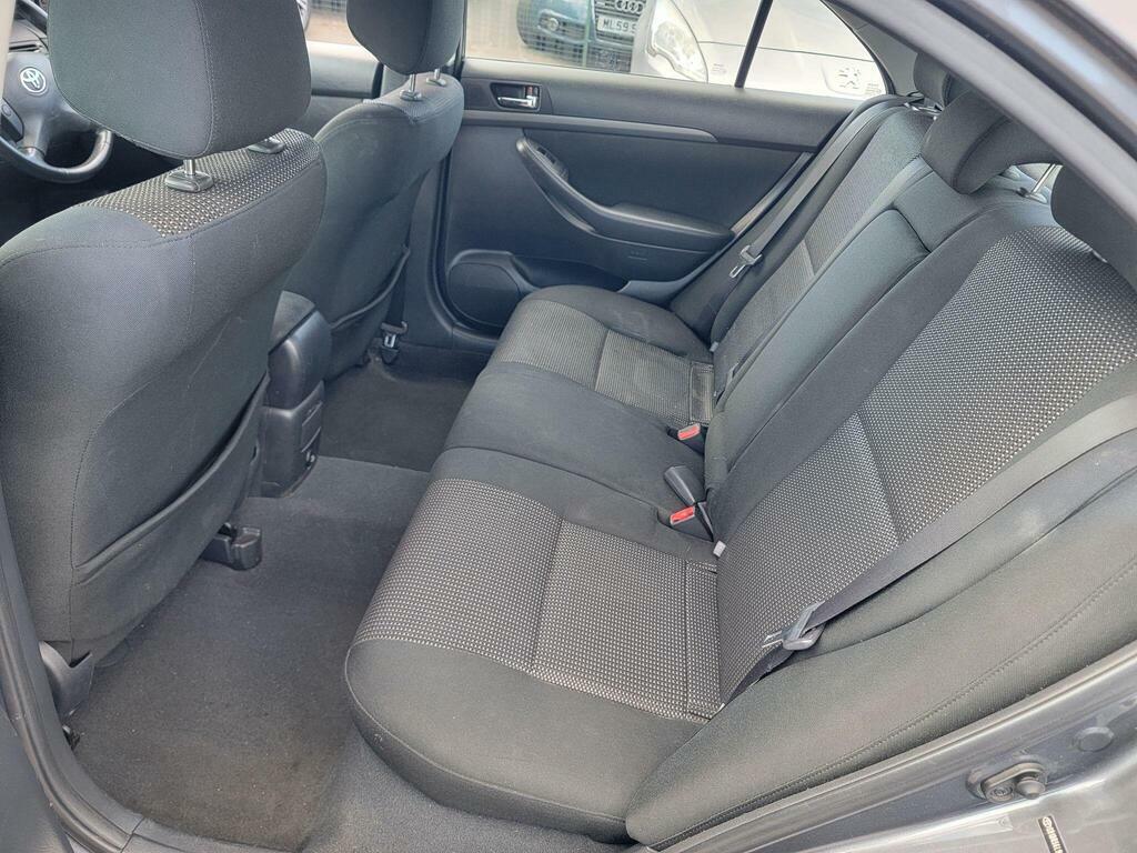 Toyota Avensis Hatchback Green #21
