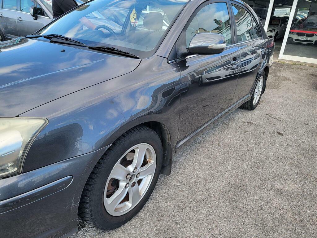 Toyota Avensis Hatchback Green #8
