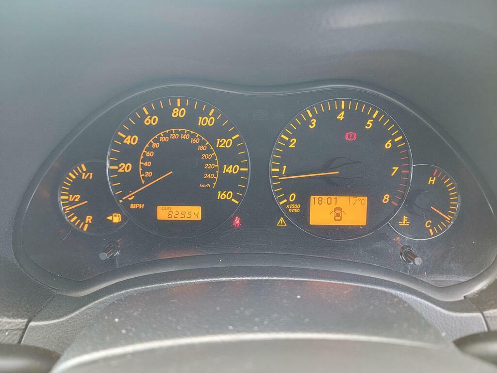 Toyota Avensis Hatchback Green #15