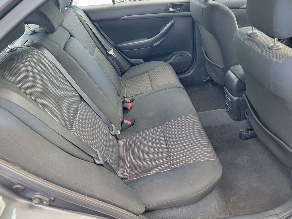 Toyota Avensis Hatchback Green #20