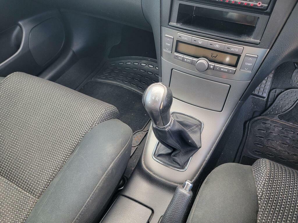 Toyota Avensis Hatchback Green #18