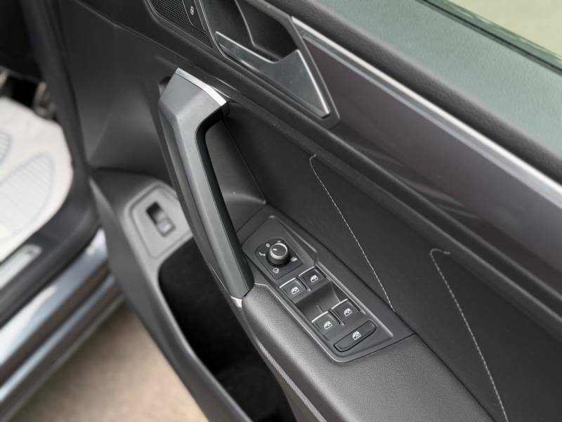 Volkswagen Tiguan Allspace 2L Match Black #35