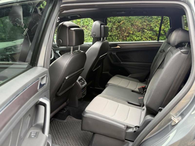 Volkswagen Tiguan Allspace 2L Match Black #22