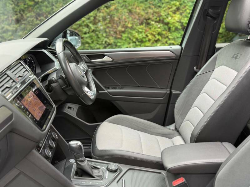 Volkswagen Tiguan Allspace 2L Match Black #26