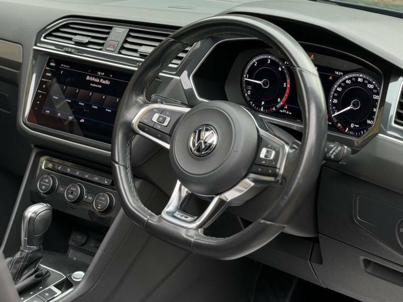 Volkswagen Tiguan Allspace 2L Match Black #33
