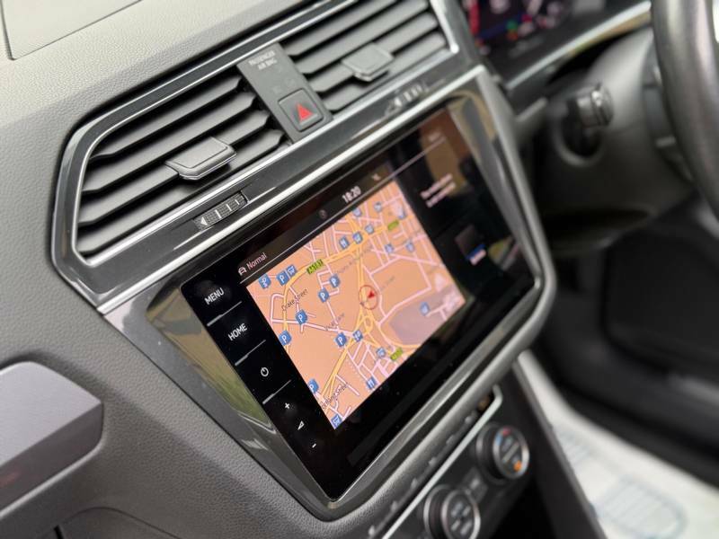 Volkswagen Tiguan Allspace 2L Match Black #25