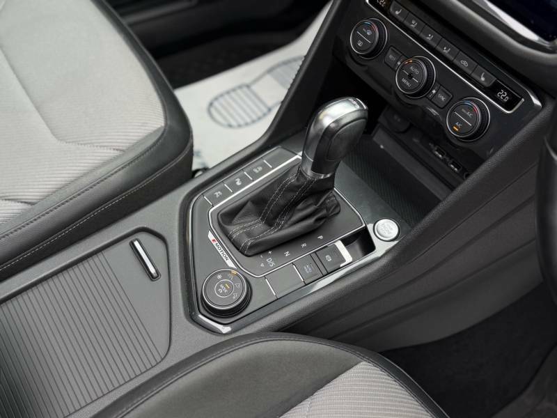 Volkswagen Tiguan Allspace 2L Match Black #31