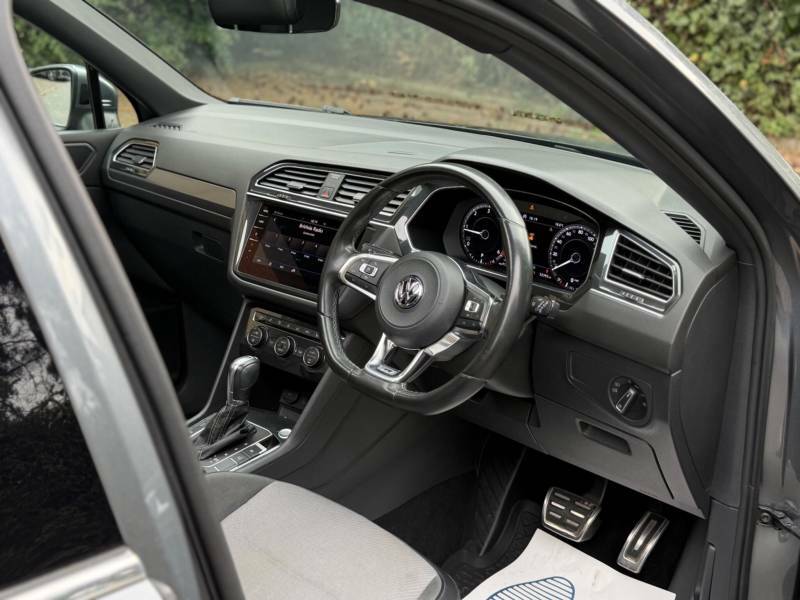 Volkswagen Tiguan Allspace 2L Match Black #34