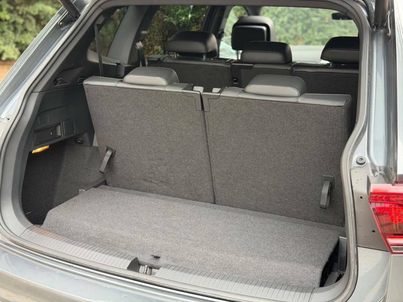 Volkswagen Tiguan Allspace 2L Match Black #40