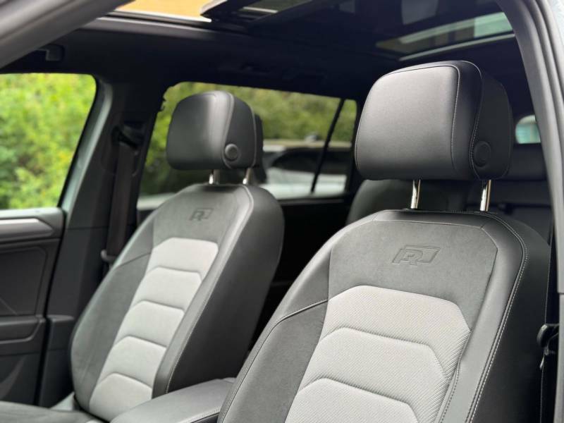 Volkswagen Tiguan Allspace 2L Match Black #21