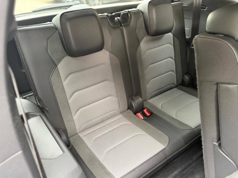 Volkswagen Tiguan Allspace 2L Match Black #37