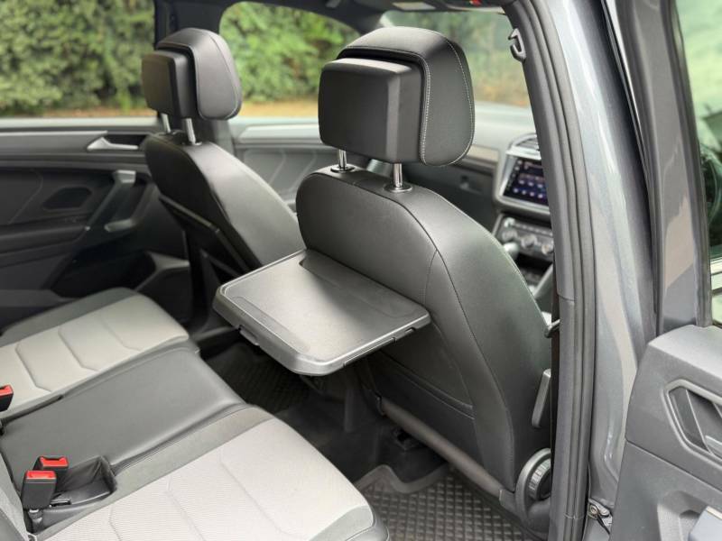 Volkswagen Tiguan Allspace 2L Match Black #36