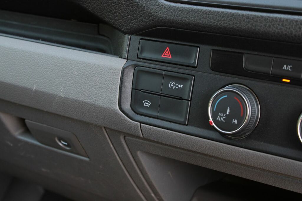 Volkswagen Crafter Mpv White #17