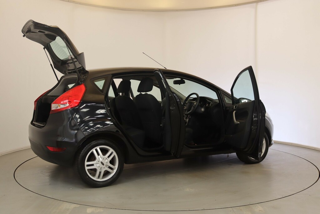 Ford Fiesta Zetec White #22