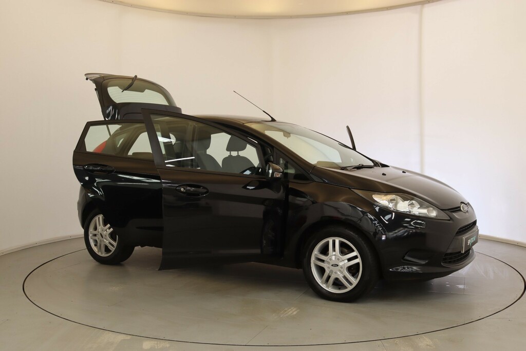 Ford Fiesta Zetec White #24