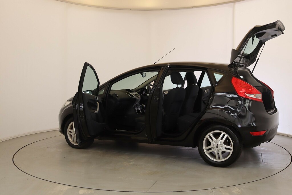 Ford Fiesta Zetec White #18