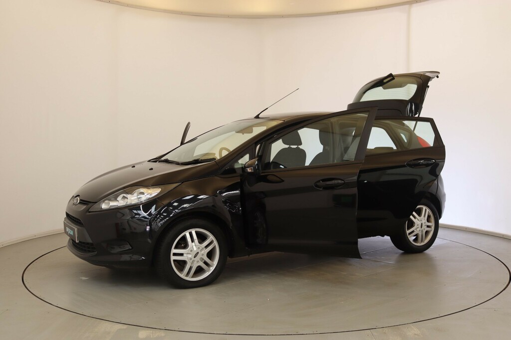 Ford Fiesta Zetec White #16