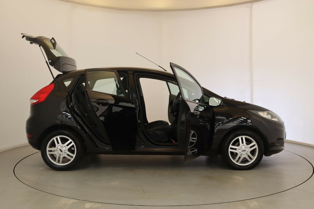 Ford Fiesta Zetec White #23