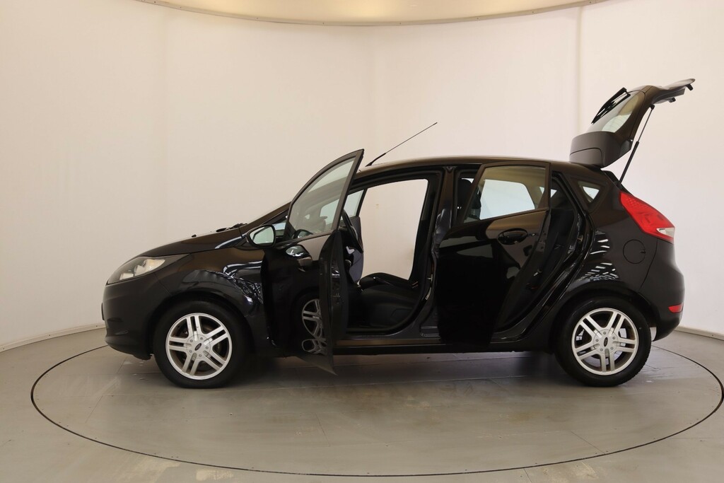 Ford Fiesta Zetec White #17