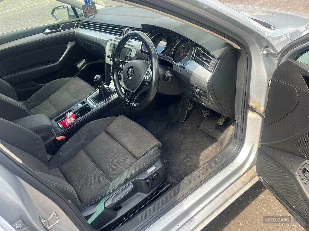 Volkswagen Passat 1.6 Tdi Se Business Silver #6
