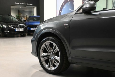 Audi Q3 2.0 Tdi Black Edition Red #46