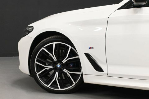 BMW 5 Series 530E M Sport Black #40