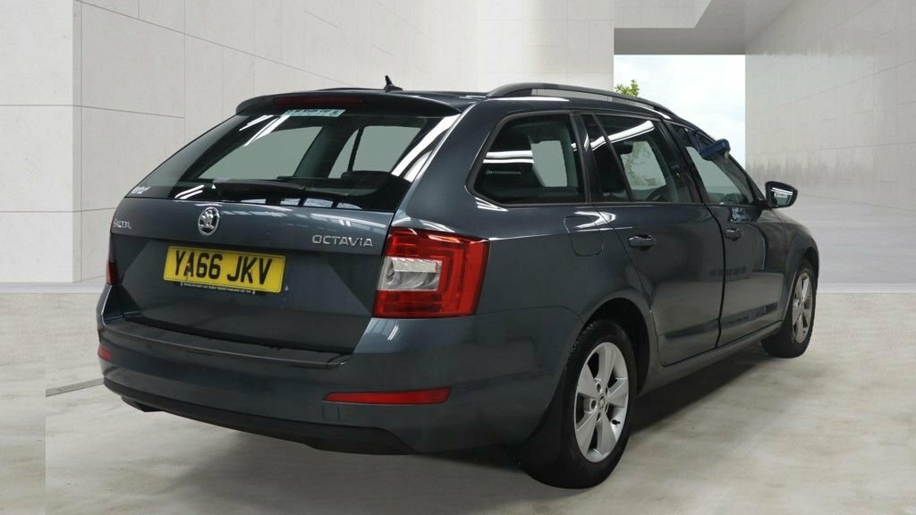 Skoda Octavia 2L Se L Grey #4