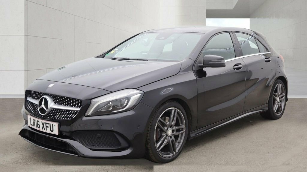 Mercedes-Benz A Class 1.6L Amg Line Black #2